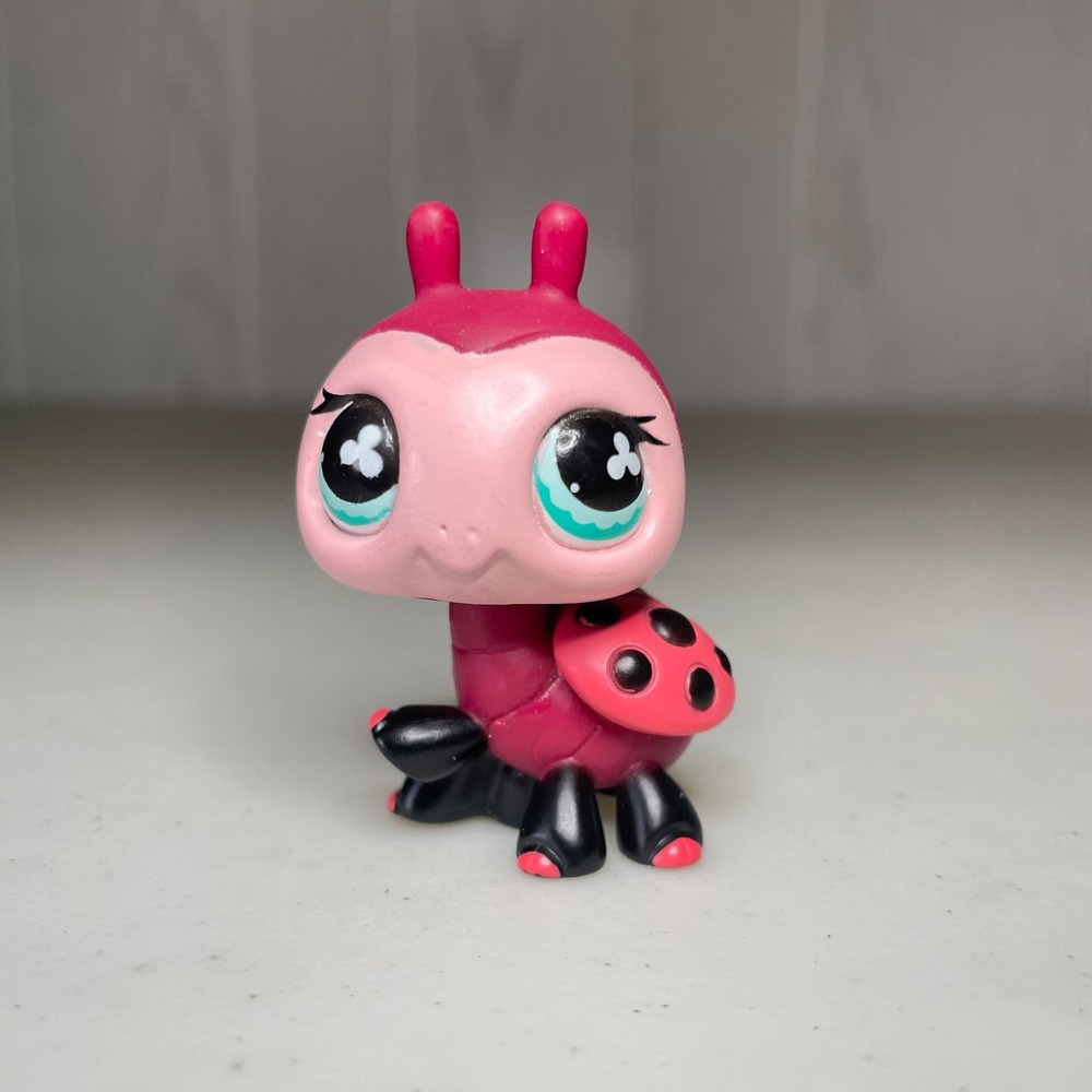 Hasbro Littlest Pet Shop 629 Ladybug Pink Red Blue Eyes Leg Up Rare LPS